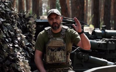 «На нього дивляться у найскладніший момент»: у 44-й бригаді показали роботу командира гармати (відео)