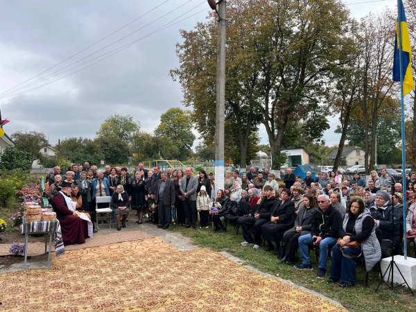 Дружина і діти відкрили меморіальну дошку захиснику в Нирківській гімназії (фото)