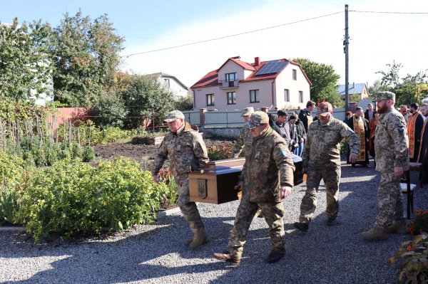 Загинув під артилерійським обстрілом: Білецька громада прощається з 36-річним воїном (фото)