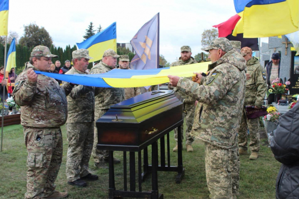 У Великих Гаях попрощалися із захисником Андрієм Смолінським (фото)