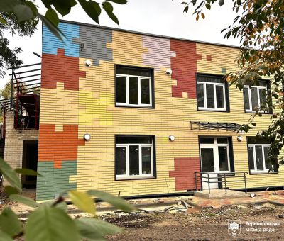 У Тернополі відновлюють дитячий садок №9, пошкоджений російською атакою (фото)
