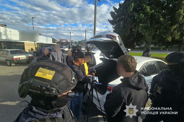 Обіцяв зняти з розшуку ТЦК за 6 тисяч доларів: підозрюють 20-річного жителя Тернополя (фото)