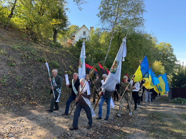 У Жукові освятили меморіал діячам ОУН: вибір нагороджених обурив частину жителів (фото)