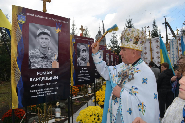 На Збаражчині освятили оновлену Алею Героїв, які загинули за Україну (фото)