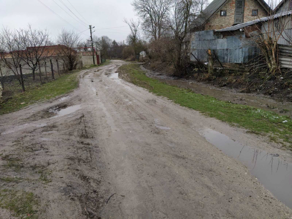 Чому в Підгородньому асфальт, а в інших селах громади щебінь: назвали ціну питання (фото)