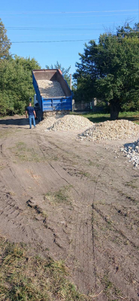 Чому в Підгородньому асфальт, а в інших селах громади щебінь: назвали ціну питання (фото)