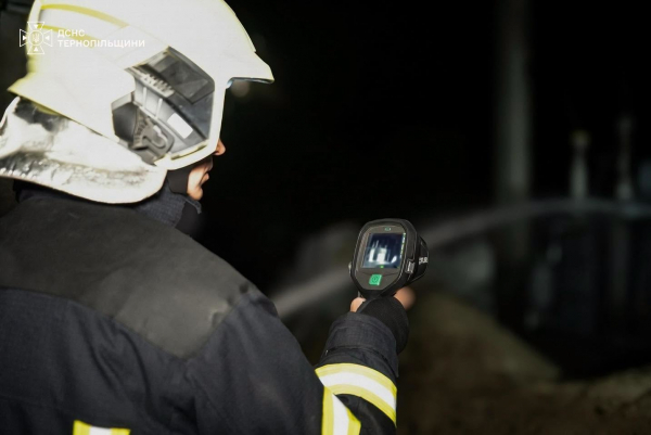 В ДСНС показали кадри ліквідації пожеж після атаки на енергооб'єкти Тернопільщини (фото)