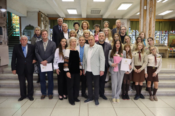 У Тернополі вшанували 140-річчя письменниці Іванни Блажкевич: на читання прийшла її правнучка (фото)