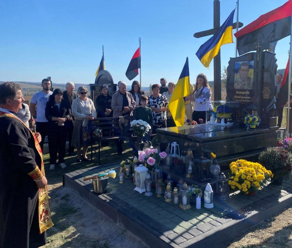 На Бережанщині встановили та освятили пам'ятник полеглому воїну (фото)
