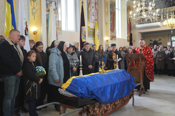 На Тернопільщині попрощалися із захисником Василем Федотовим (фото)