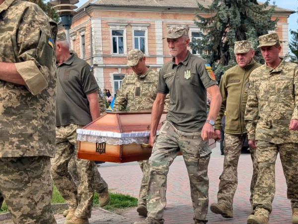 Підволочиська громада зустріла загиблого воїна: коли відбудеться похорон (фото)