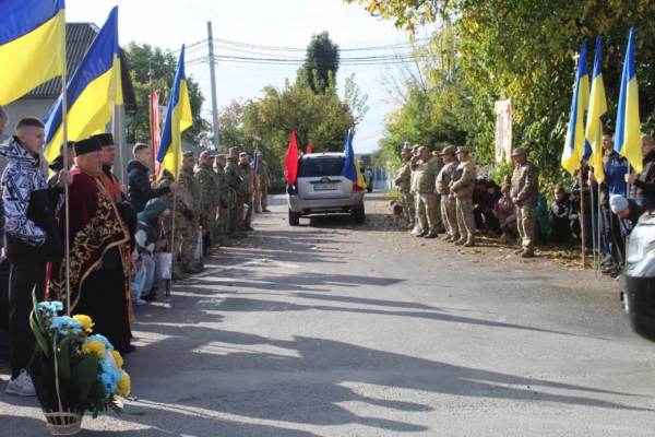 У Великих Гаях попрощалися із захисником Андрієм Смолінським (фото)