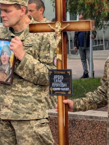Підволочиська громада зустріла загиблого воїна: коли відбудеться похорон (фото)