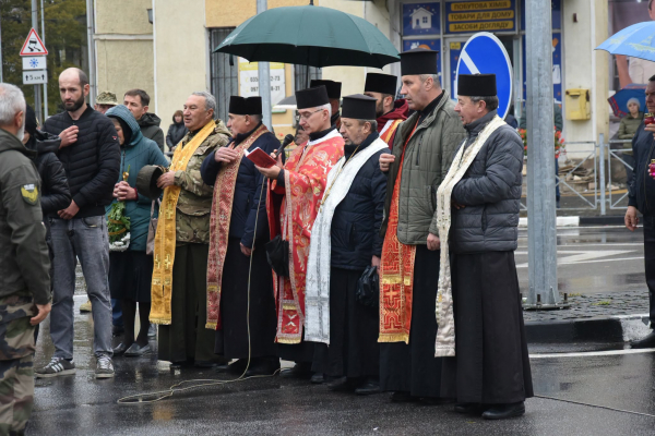 На щиті до рідної Теребовлі повернувся захисник Володимир Сеньків (фото)