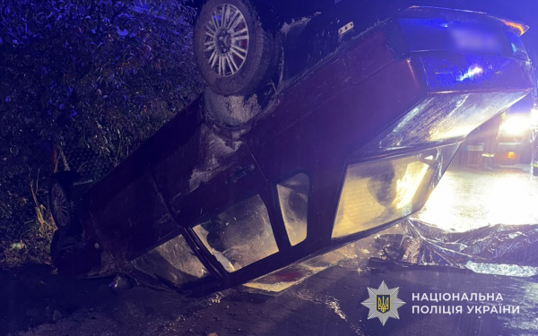 19-річний водій загинув на місці: у Скалатській громаді перекинувся "ВАЗ" (фото)