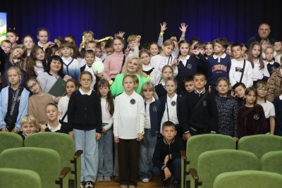 Українська співачка Марія Бурмака презентувала на Тернопільщині дитячий проєкт «Зелена Шапочка 2.0» (фото)