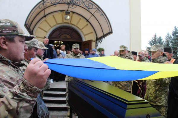 У Великих Гаях попрощалися із захисником Андрієм Смолінським (фото)