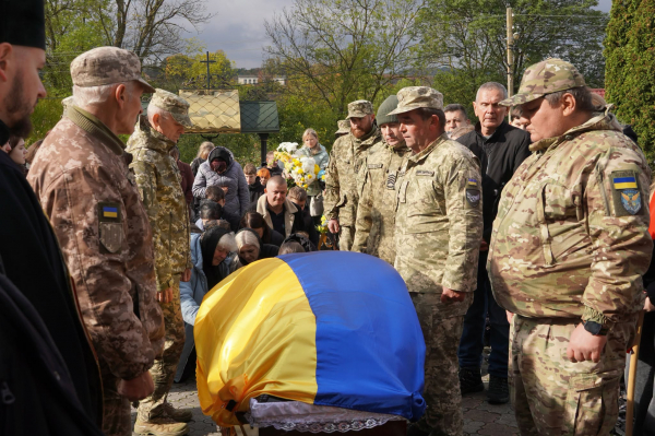 На Тернопільщині попрощалися із захисником Василем Федотовим (фото)
