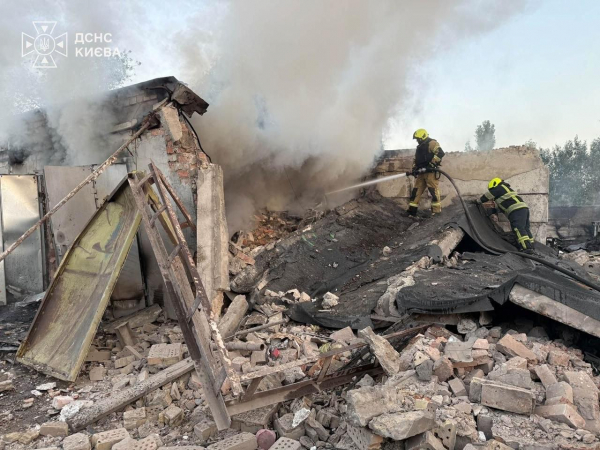 Попередньо п'ятеро загиблих, зруйновані багатоповерхівки та підприємства: росія атакувала Україну ракетами (фото)