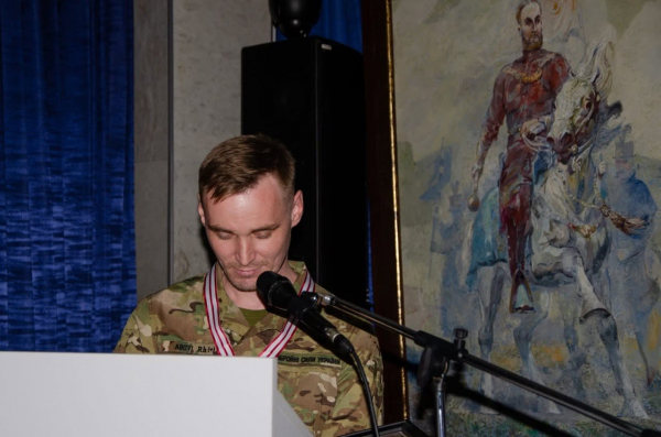 Випускника Кременецького коледжу, воїна ЗСУ, відзначено орденом Святого Пантелеймона (фото)